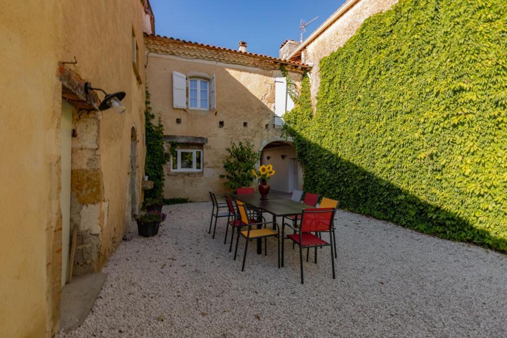 مبيت وإفطار Cezan Domaine De Laplan المظهر الخارجي الصورة